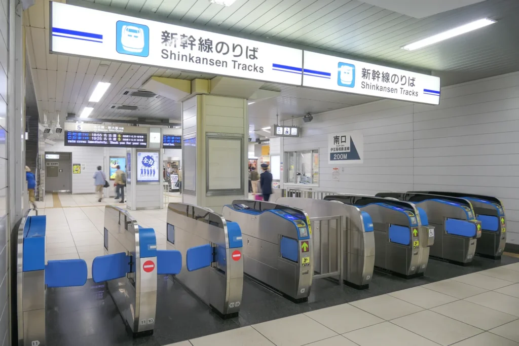 Shinkansen transfer gates at JR Mishima Station