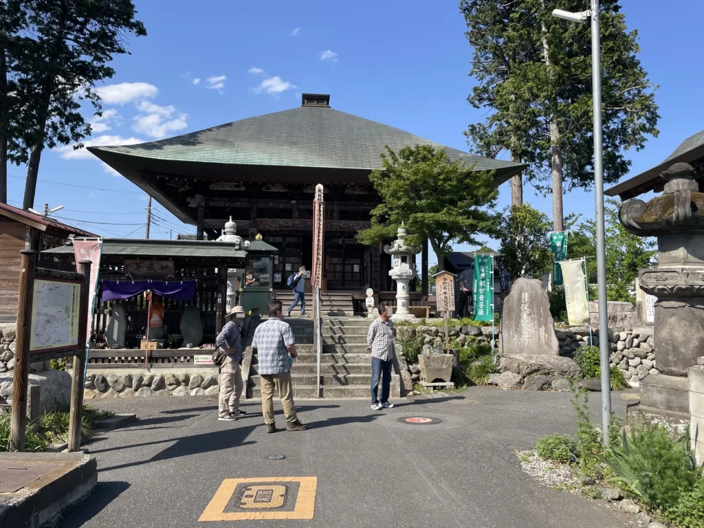 The main hall of Jorin-ji, the seventeenth temple of the Chichibu pilgrimage, with visitors on the approach