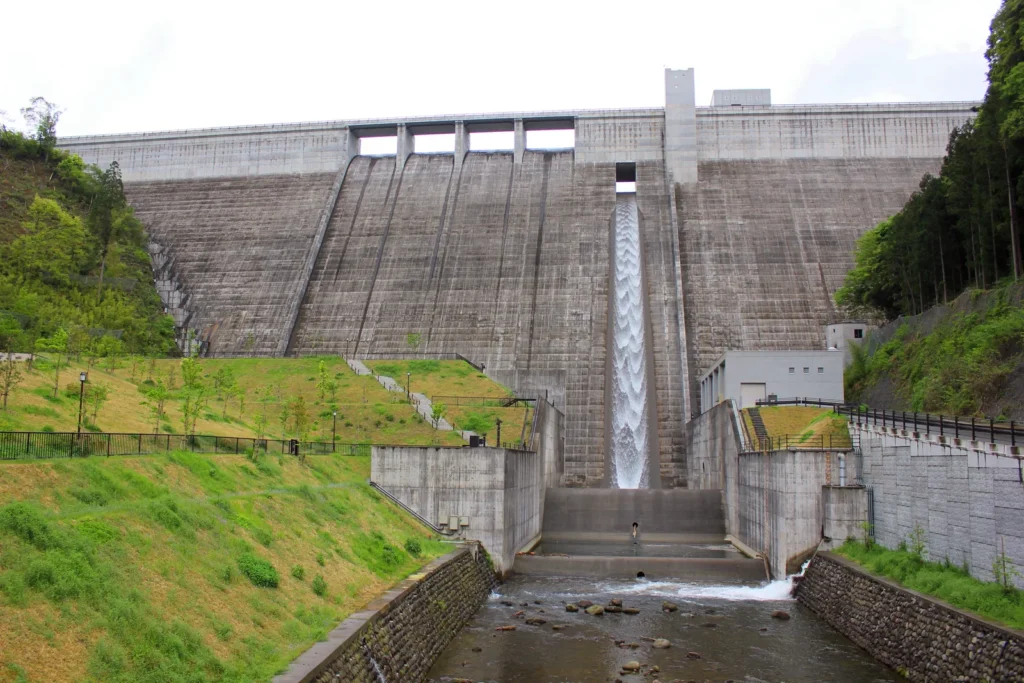 The downstream face of Oyama Dam in Hita with water running down the spillway