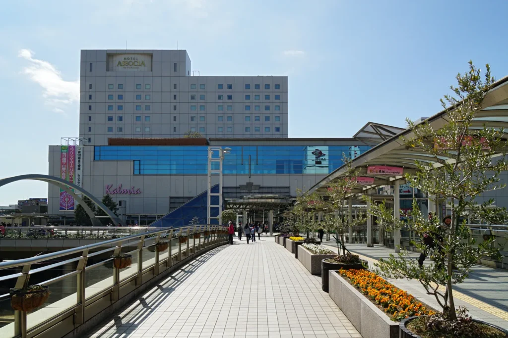 The raised pedestrian deck leading to Toyohashi Station and the Kalmia station building